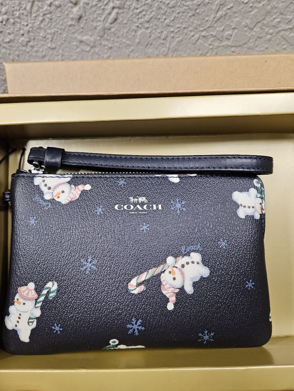 Coach Boxed Corner Zip Wristlet With Snowman Print - Picture 4 of 7